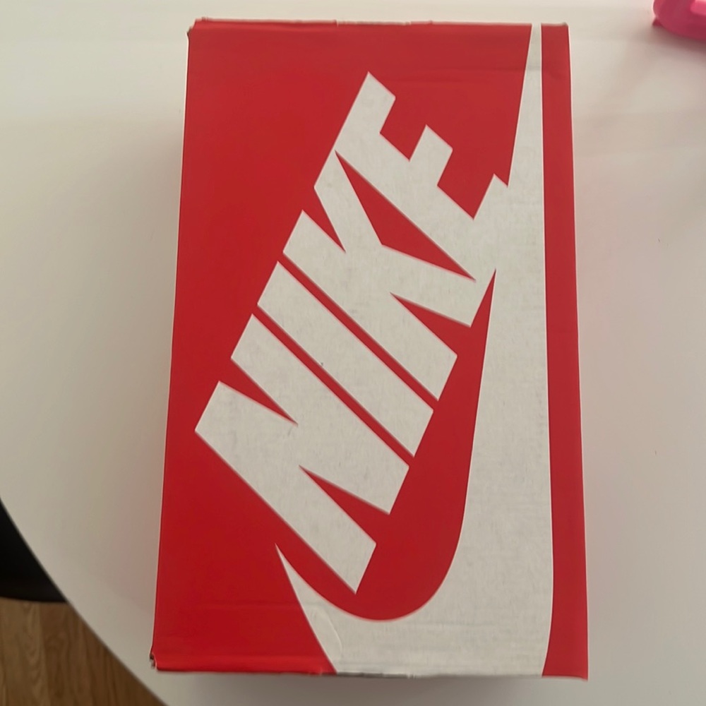 Womens Nike Reposto running shoes Size 10. Brand new